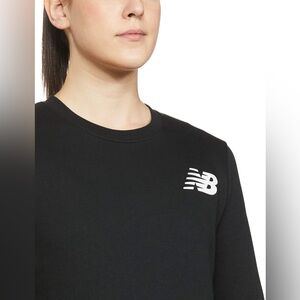 NEW BALANCE | Women’s Core Fleece Crew Neck Black with White Logo Sweatshirt